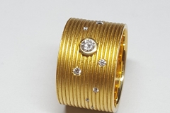 Ring-75ooo-Gold-mit-0298-ct-tw-si-Brillant-